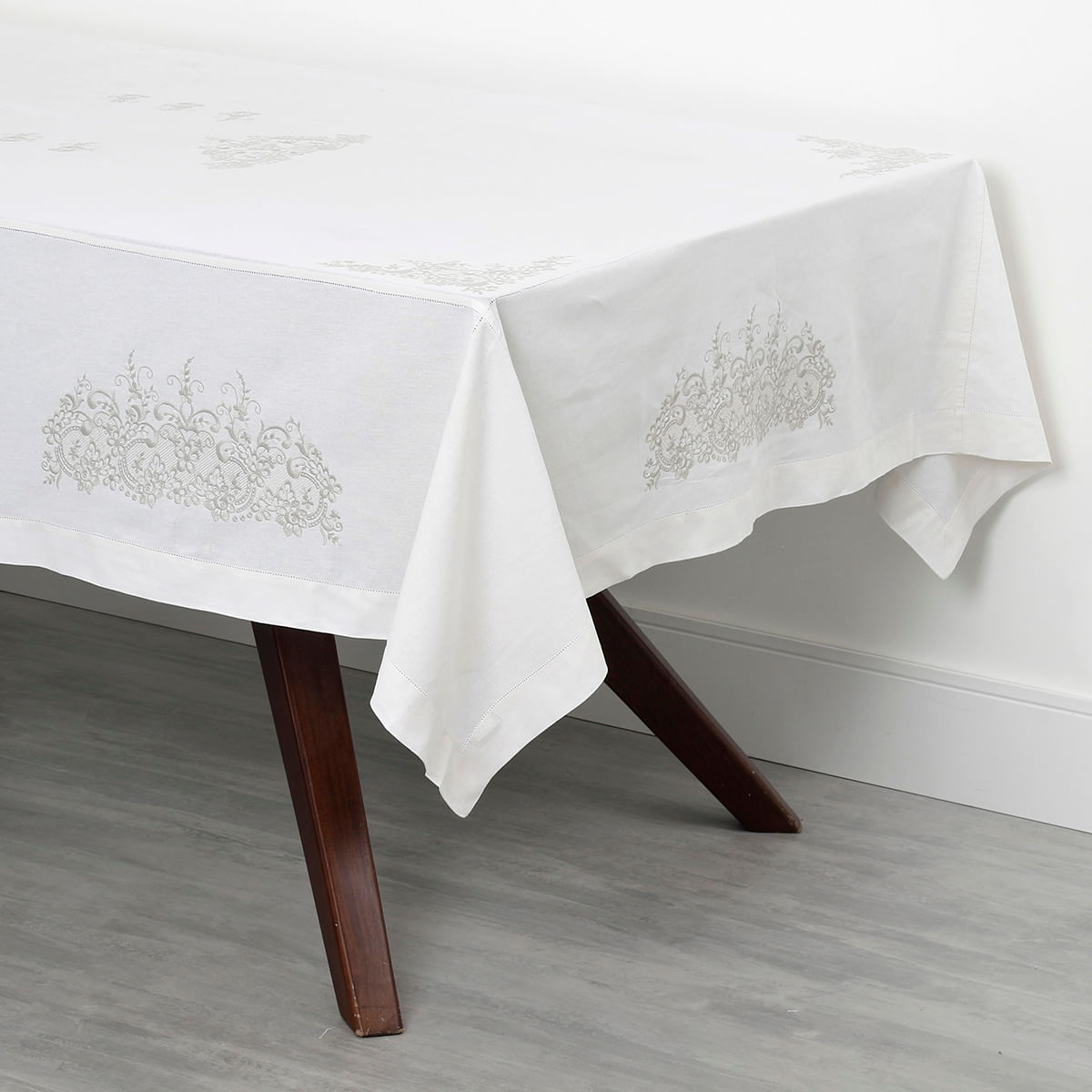 02110059_2151_1-TOALHA-DE-MESA-ATENAS-BORDADA