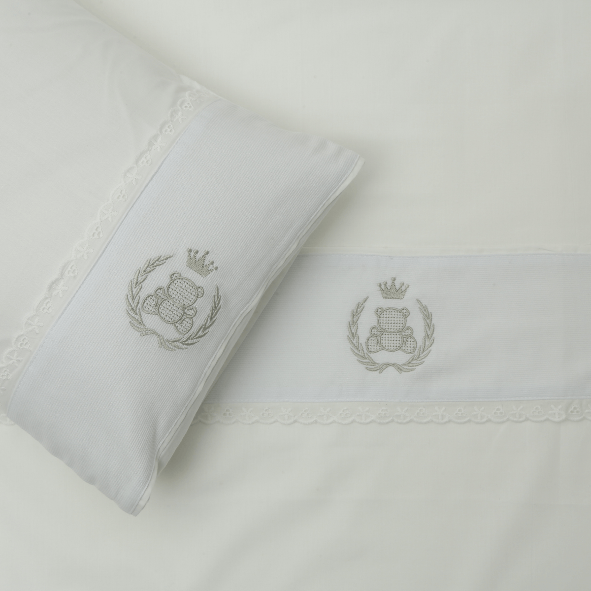 07.03.0221-JOGO-DE-LENCOL-DE-CARRINHO-URSO-ESTILIZADO-PRATA-