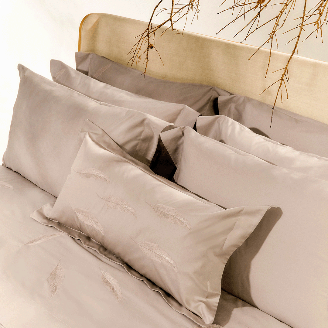 01-01-0520-CAPA-DE-ALMOFADA-320-FIOS-RELVA-AREIA-CAQUI-1