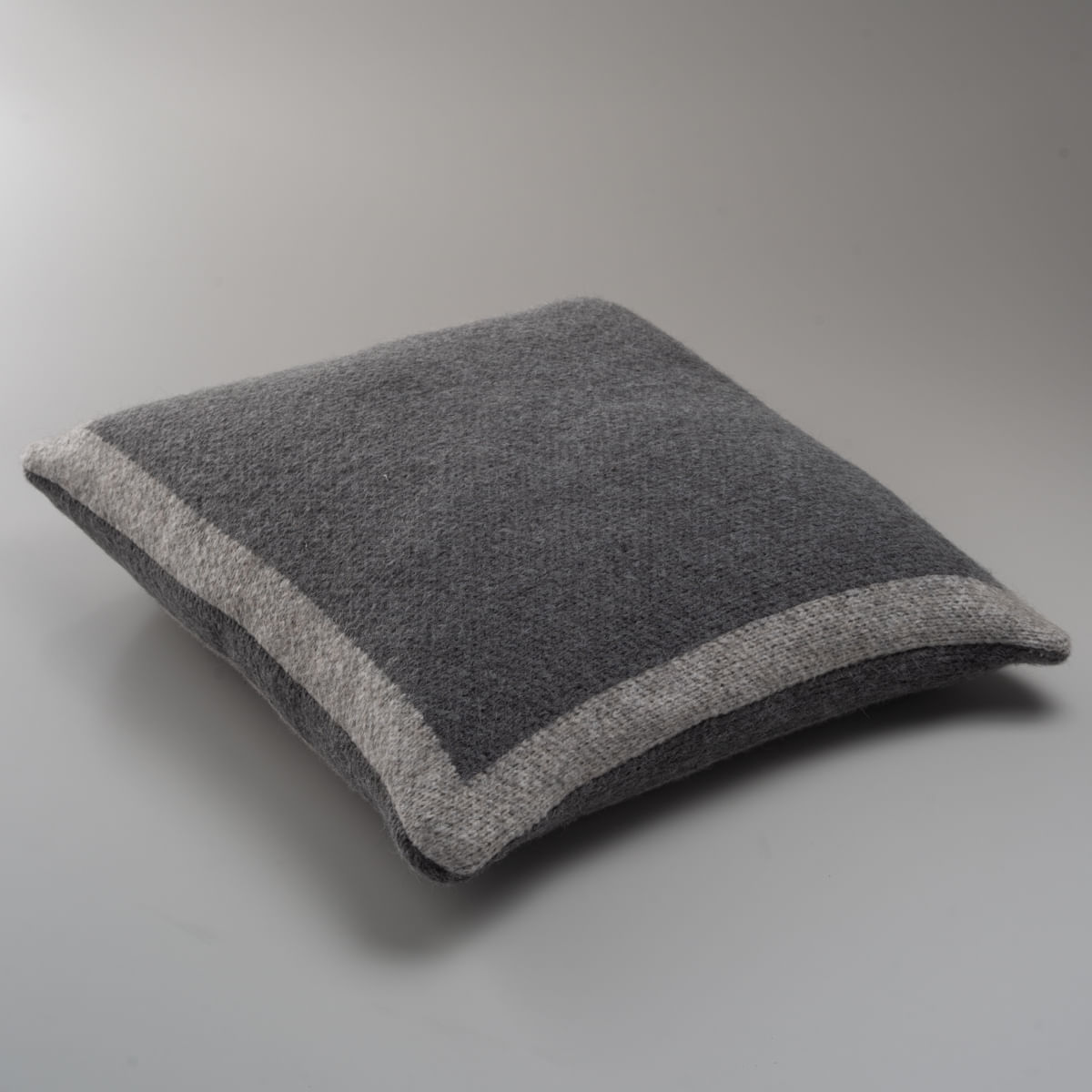 01-01-0521-CAPA-DE-ALMOFADA-INSIGHT-CINZA-CLARO-CINZA-ESCURO-