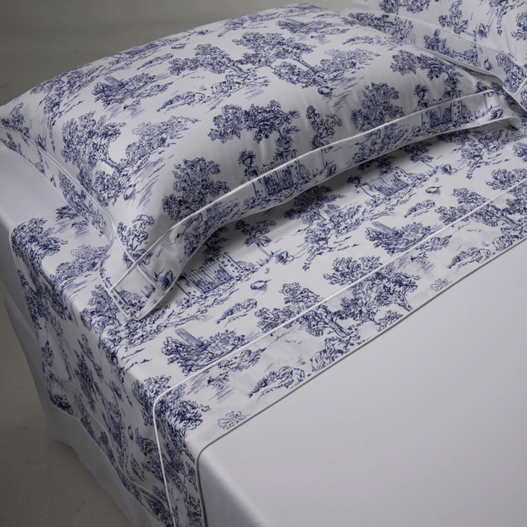 08-01-0259-JOGO-DE-LENCOL-FATTORIA-BRANCO-AZUL-MARINHO-