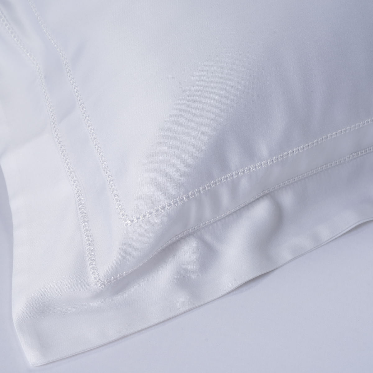 08-01-02-18-Capa-de-Almofada-Sense-Branco-Branco-1