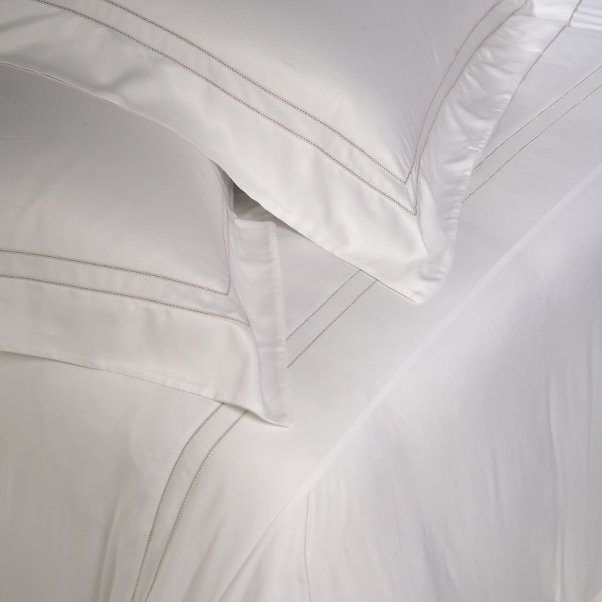 08-01-0214-Capa-de-Edredom-Sense-Branco-Cinza-1