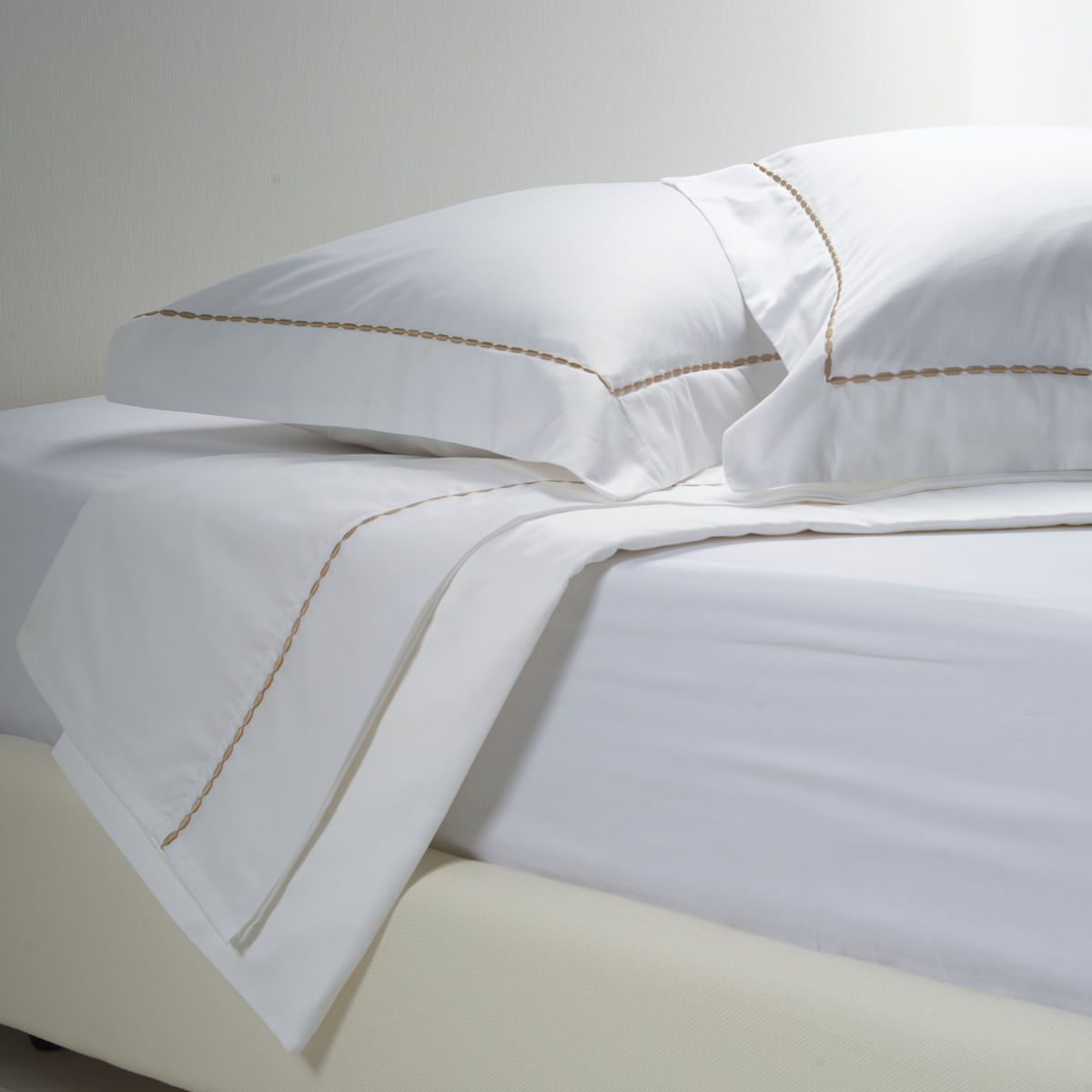 01-1023-07-Jogo-de-Lencol-New-Gerogia-Branco.-Caqui-