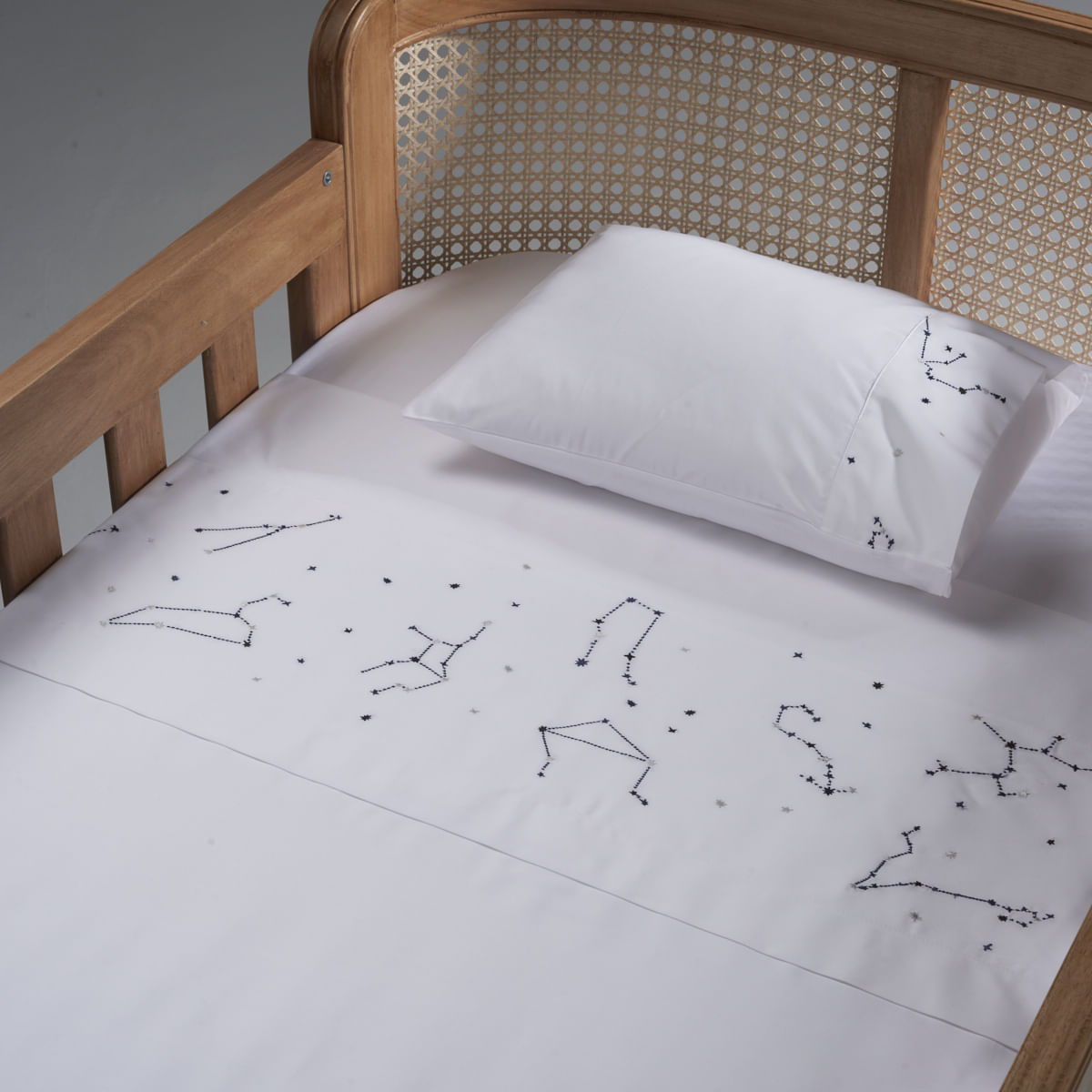 07-03-0287-Jogo-de-Lencol-Constellazione-Branco-Azul-Marinho