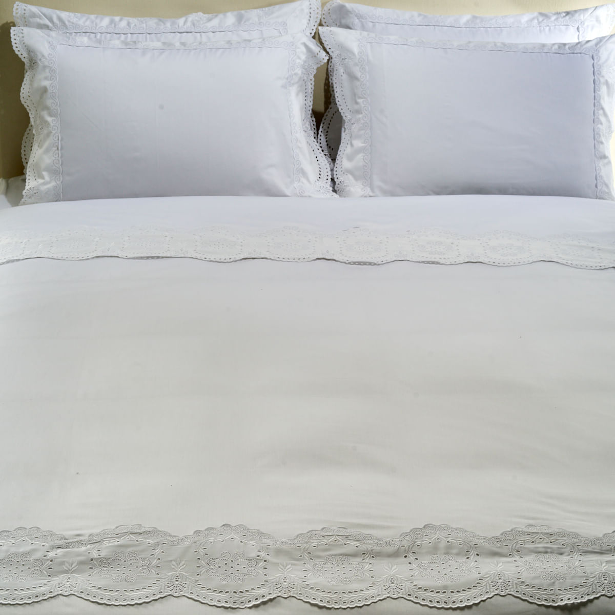 08-01-0189-Capa-de-Edredon-Lucerna-Branco-Branco
