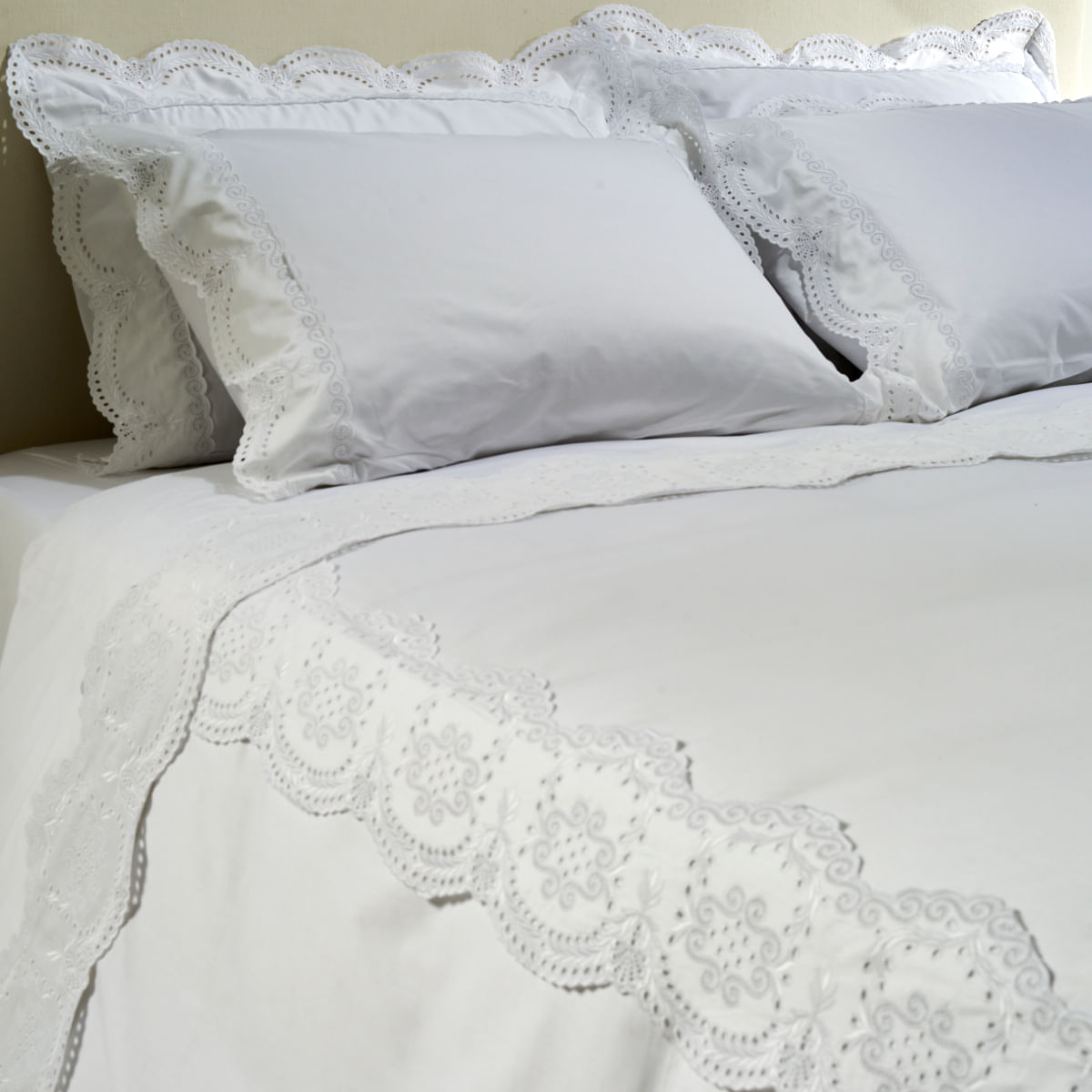 08-01-0189-Capa-de-Edredon-Lucerna-Branco-Branco