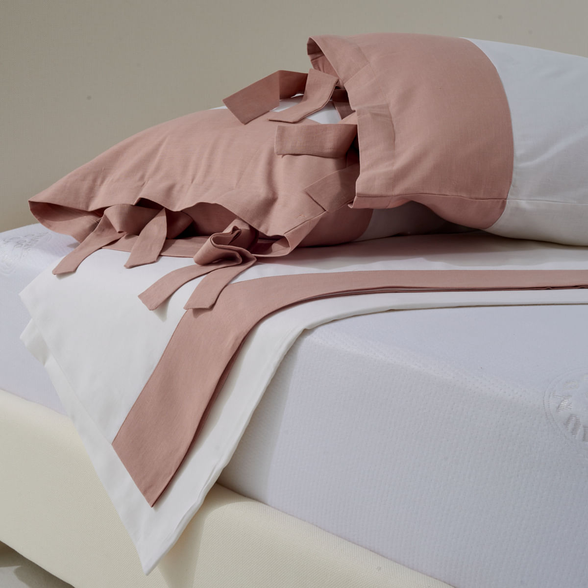 01-10-1318-Jogo-de-Lencol-Santa-Monica-Branco-Rosa-