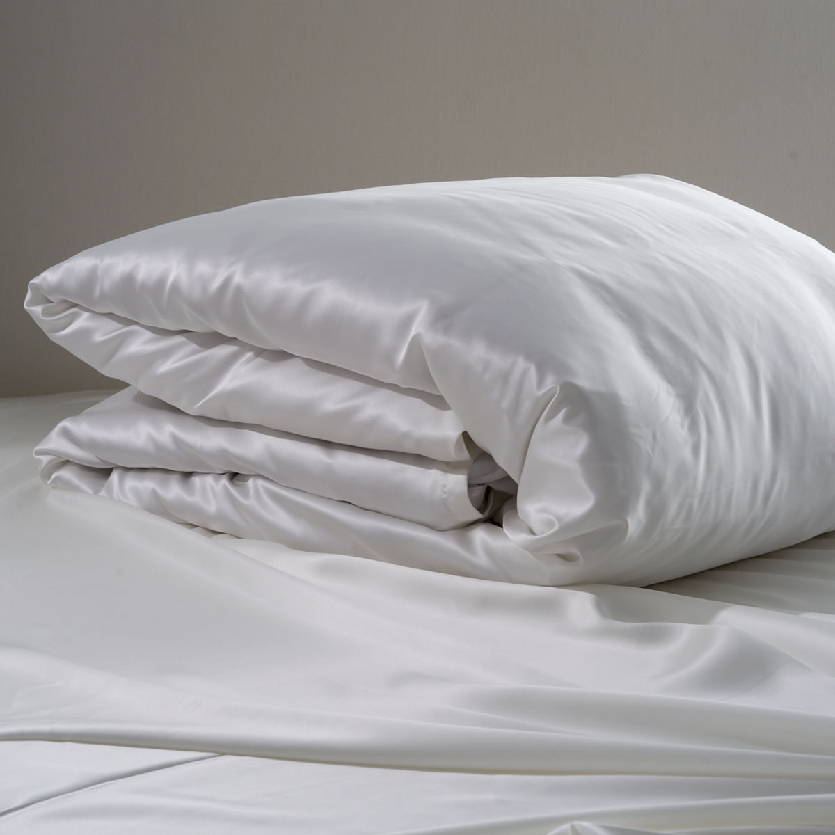 01-02-0388-Capa-de-Edredon-Palazzo-Reale-SedaBranco-Branco