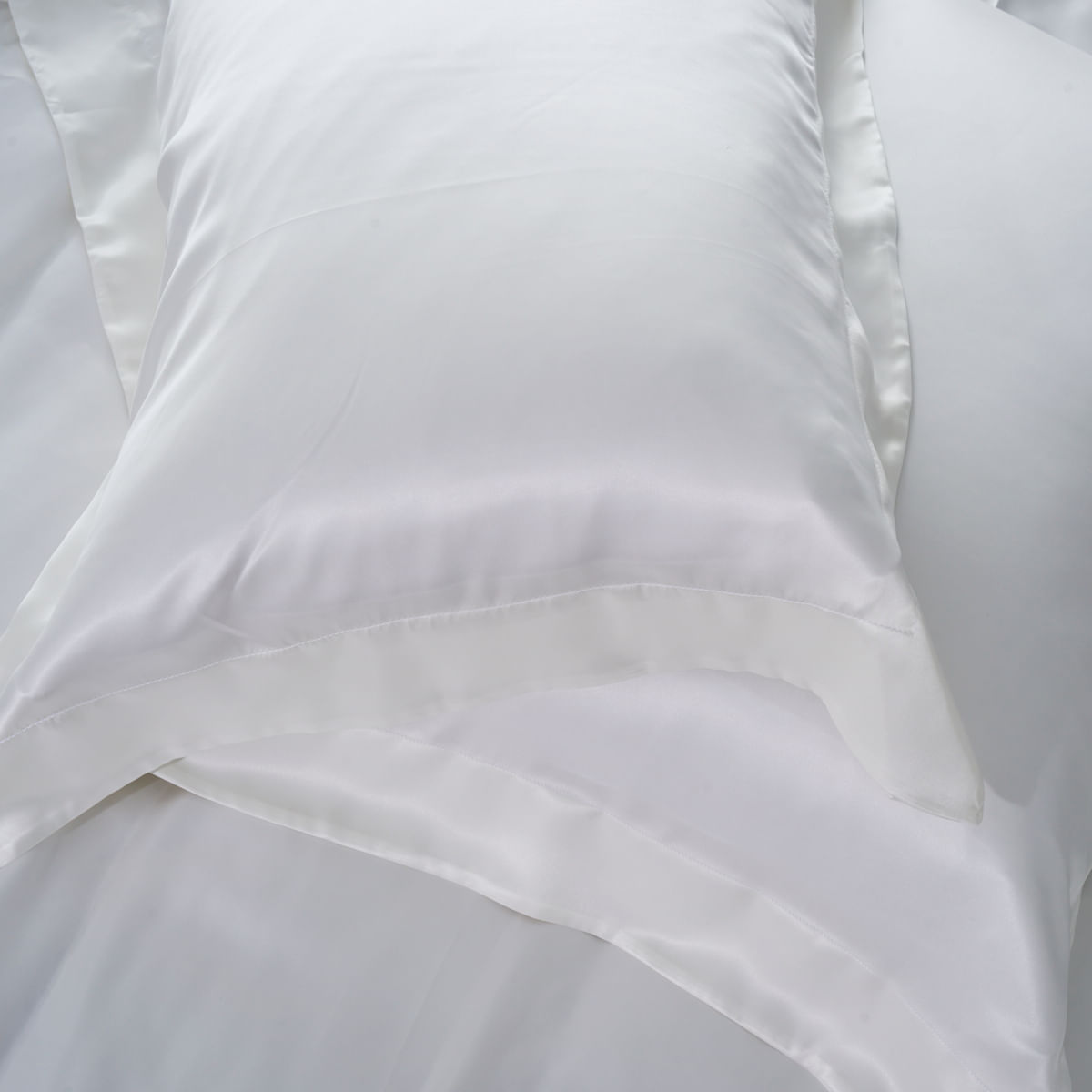 01-09-0317-Fronha-Palozzo-Reale-Seda-50x70-Branco-Branco