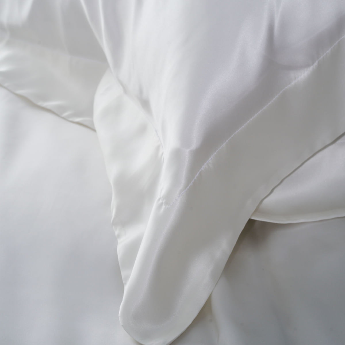 01-09-0317-Fronha-Palozzo-Reale-Seda-50x70-Branco-Branco