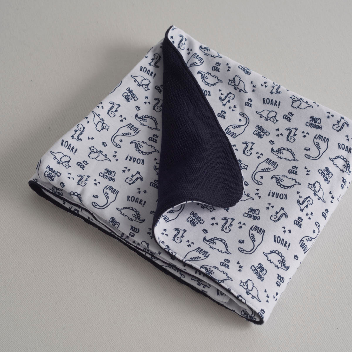 Manta-Compose-Dino-Marinho-Marinho