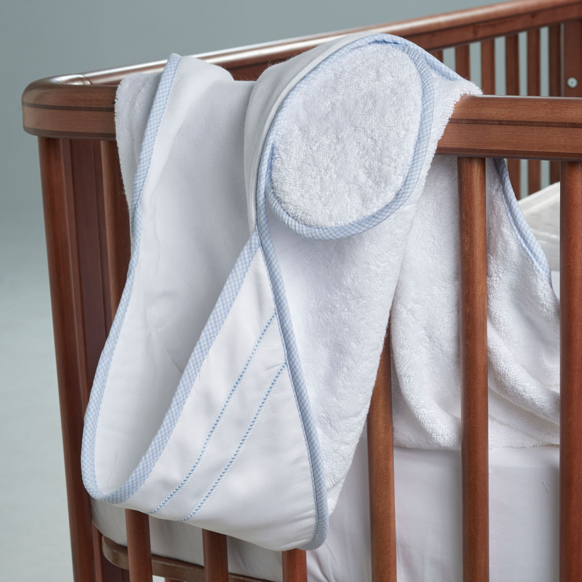 07-02-0160-Toalha-de-Banho-com-Capuz-Sense-Branco-Azul