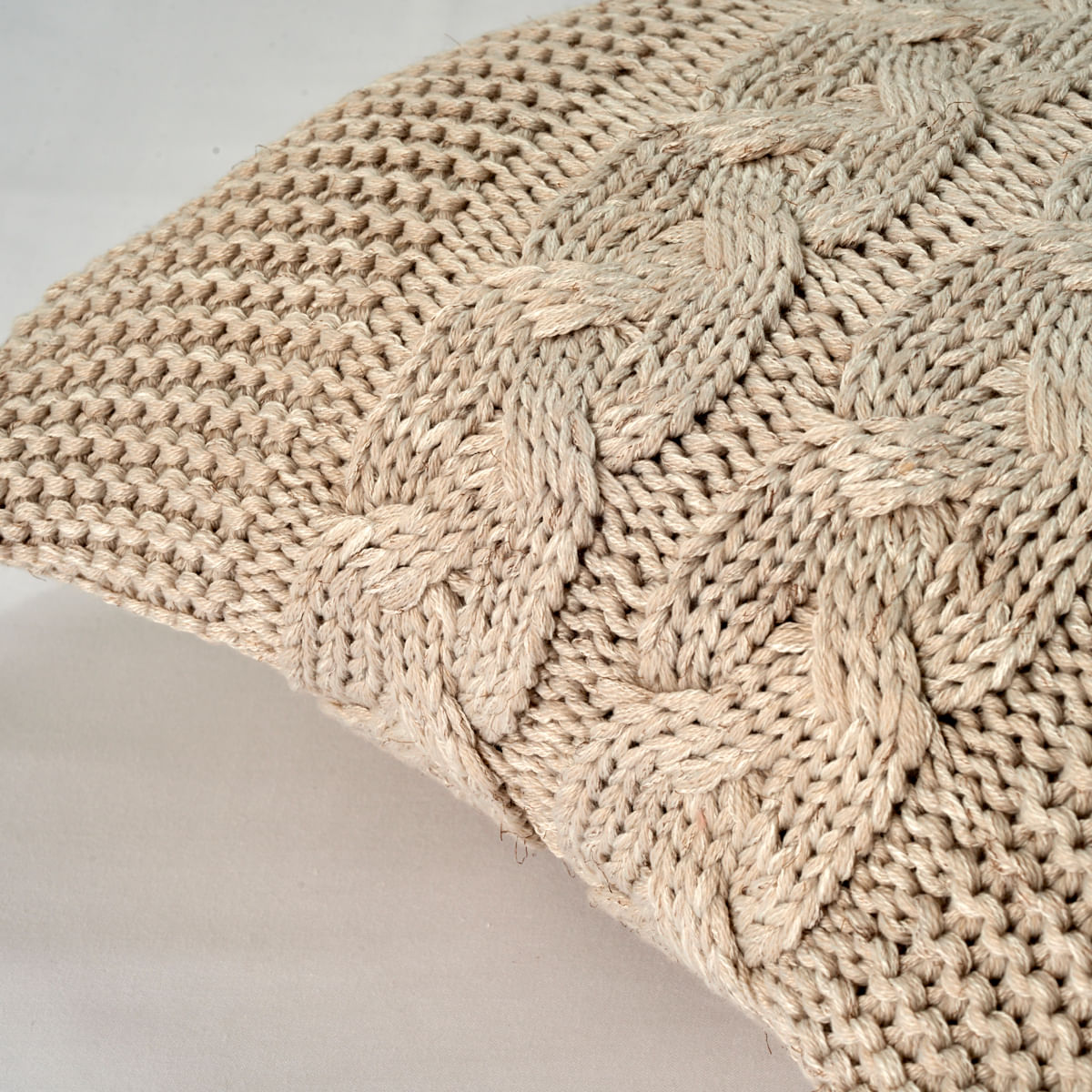 01-01-0082-Capa-deAlmofada-Tricot-Tresage-Amendoa