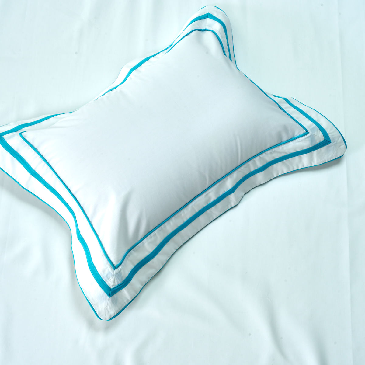01-01-0439-Capa-De-Almofada-Path-Branco-Turquesa-