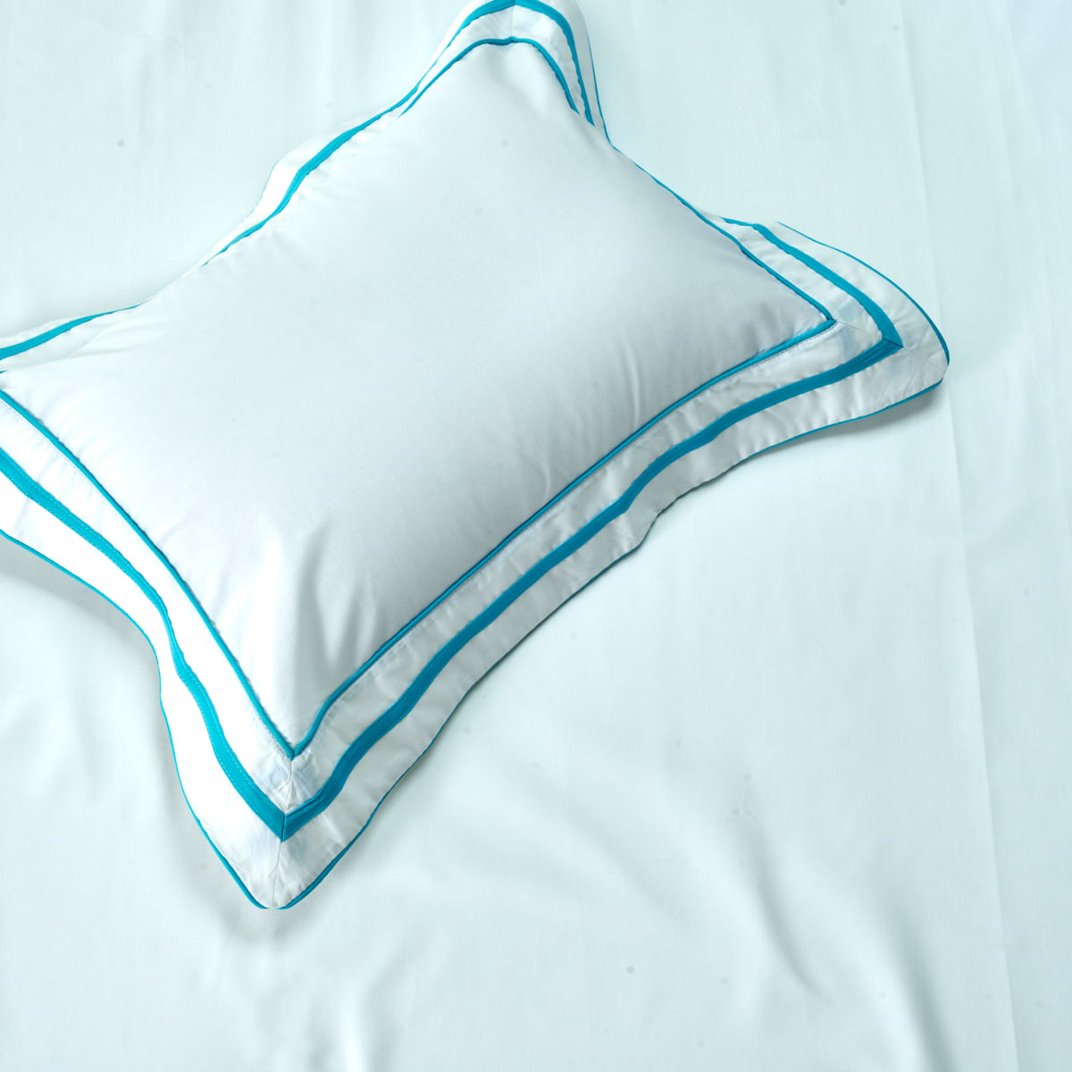 01-01-0439-Capa-De-Almofada-Path-Branco-Turquesa-