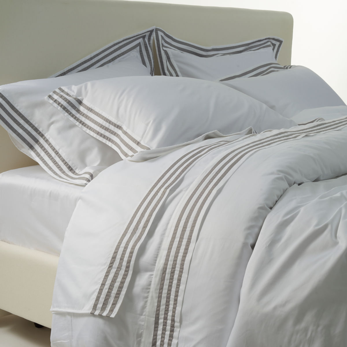 01-02-0762-Capa-de-Edredom-Metropolitan-Branco-Cinza-