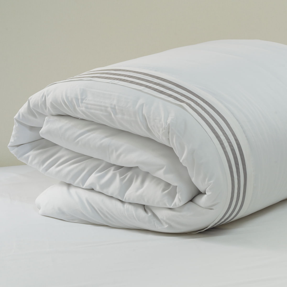 01-02-0762-Capa-de-Edredom-Metropolitan-Branco-Cinza-