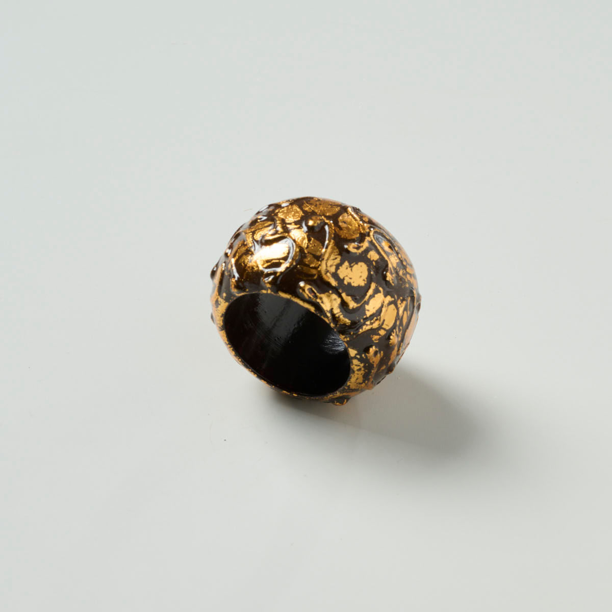 02-04-0027-Porta-Guardanapo-Eudora-Preto-Dourado