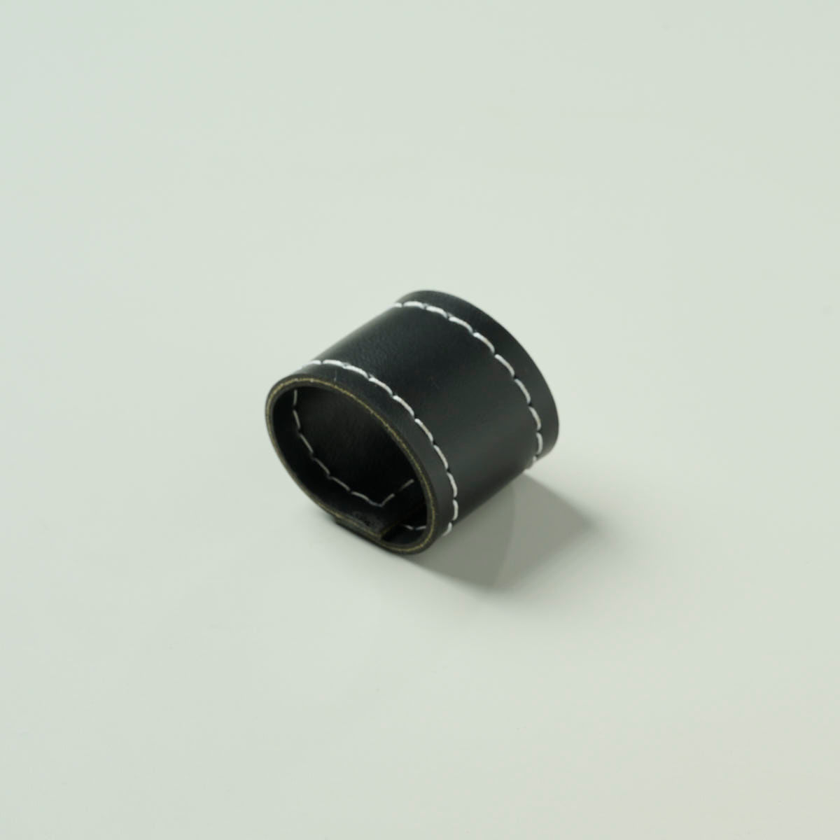 02-05-0102-Porta-Guardanapo--Couro-Preto-Branco-