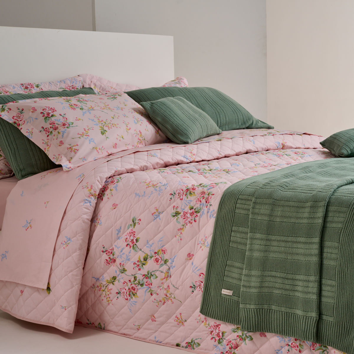 10-01-0480-Jogo-Lencol-Marjorie-Rosa---10-01-0484-Colcha-Marjorie-Rosa