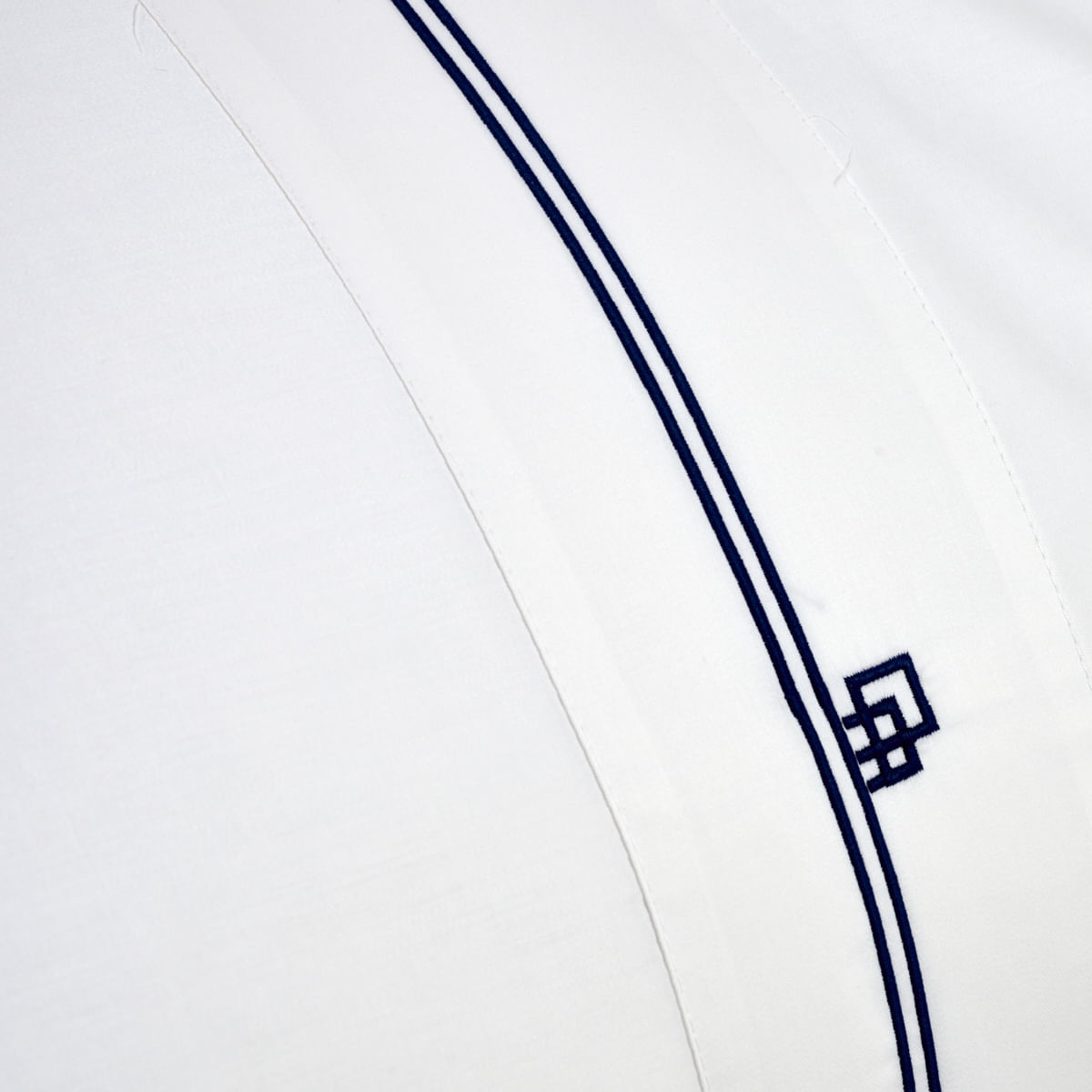 01-02-0636--Capa-de-Edredom-450-fios-Azur-Branco-Marinho