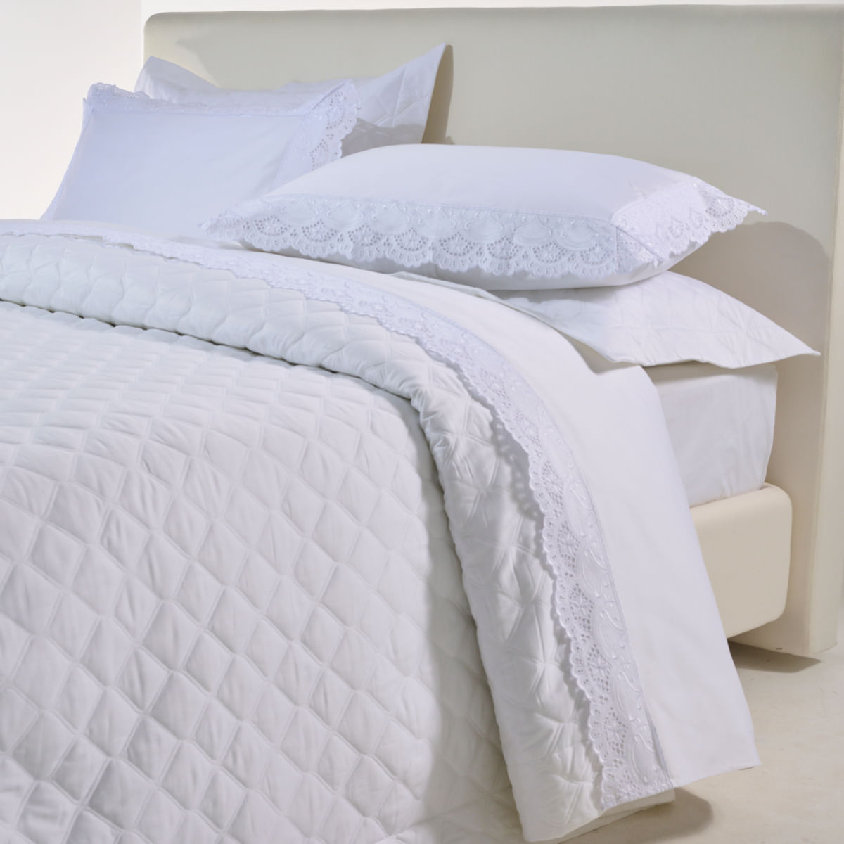 Cama-Brigitte-