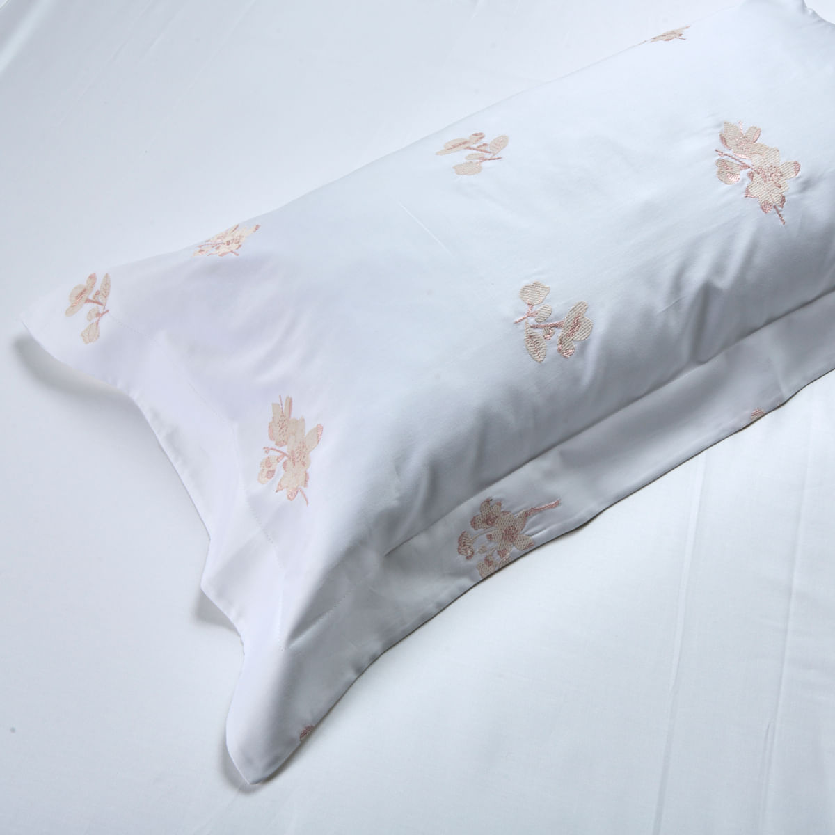 01-01-0531-Capa-de-Almofada-Cilliegia-Branco-Rosa