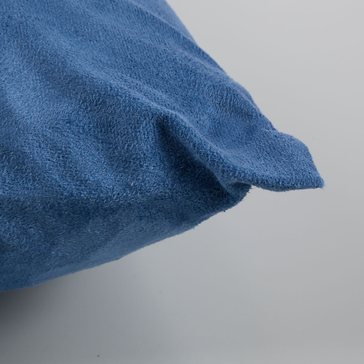 01-16-0145-Porta-Travesseiro-Velluto-Azul-Jeans