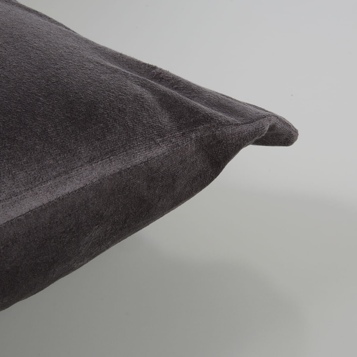 01-16-0145-Porta-Travesseiro-Velluto-Cinza-Escuro-