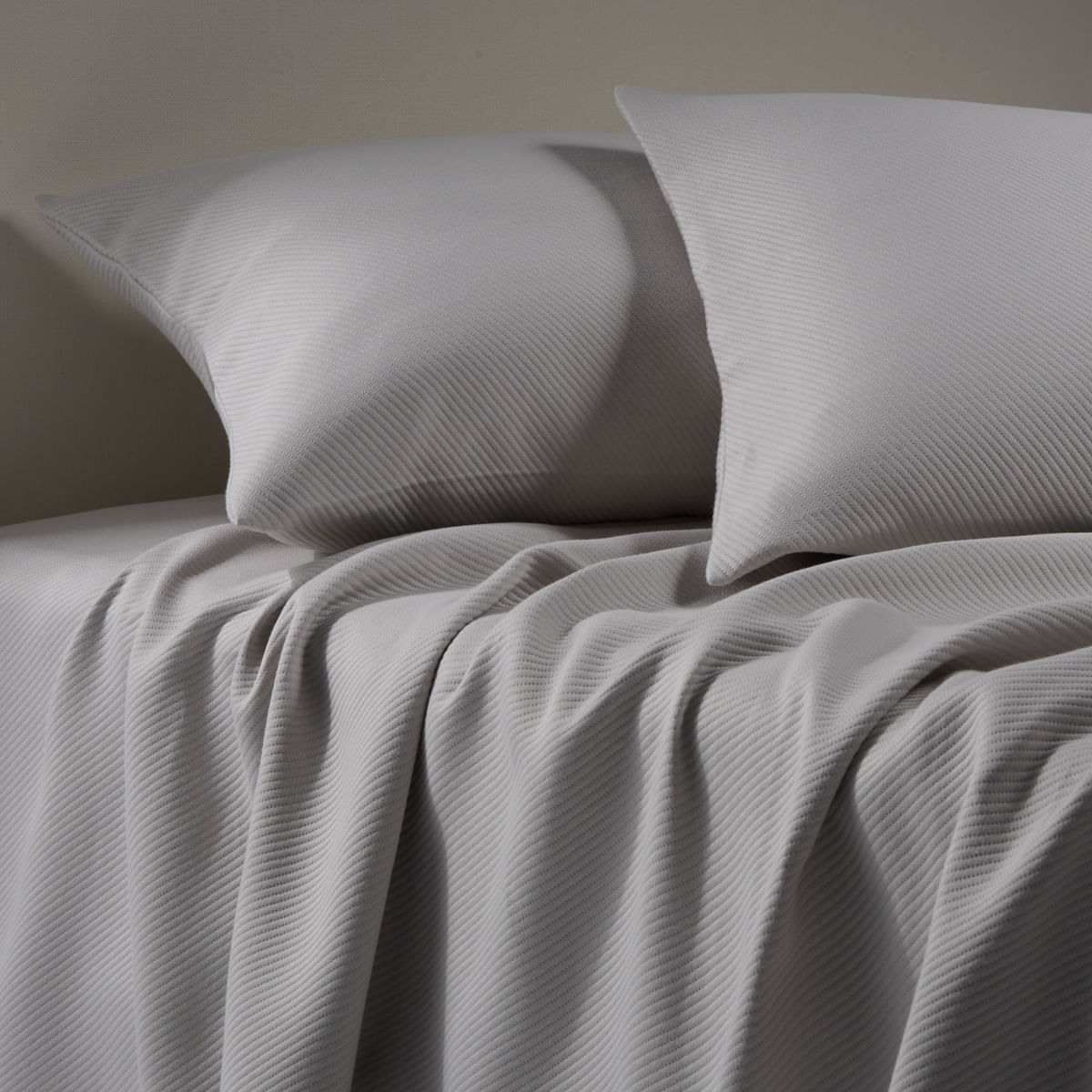 08-01-0380-Colcha-Ophelia-Prata