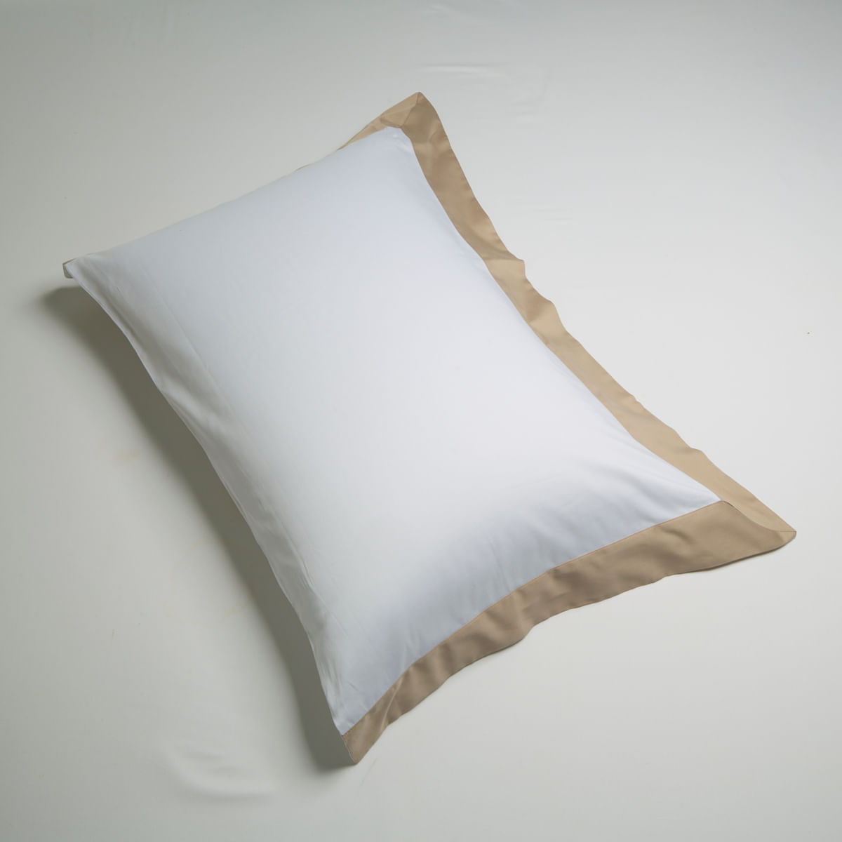 01-09-0080-Fronha-Constantine-300-fios-Branco-Nocciola