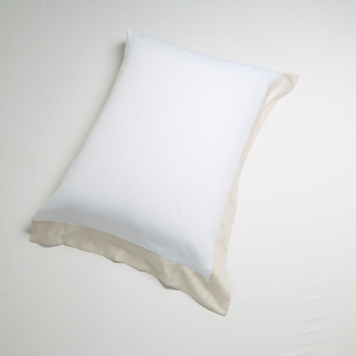 01-09-0080-Fronha-Constantine-300-fios-Branco-Platina