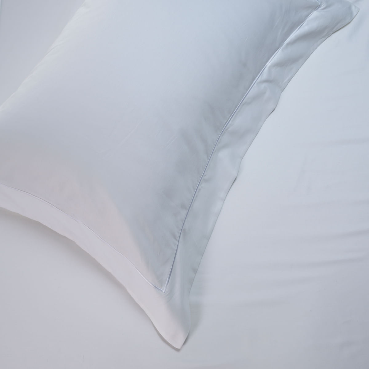 01-09-0576-Fronha-Hotel-Design-500-fios-50-x-70-Branco