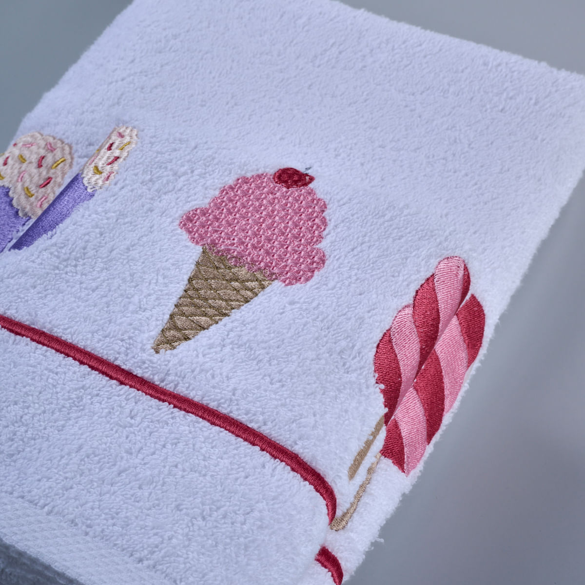 07-02-0165-Kit-Banho-e-Rosto-Ice-Cream-Branco-Pink-