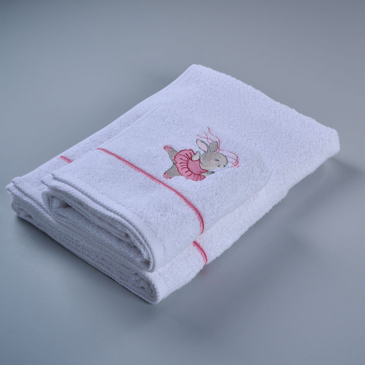 07-02-0167-Kit-Banho-e-Rosto-Lovely-Branco-Rosa-