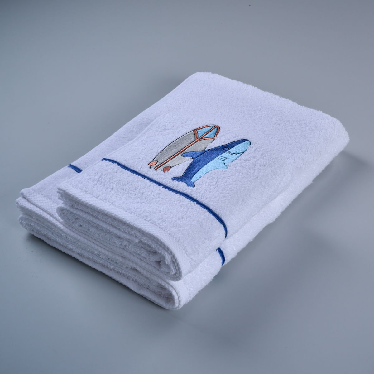 07-02-0169-Kit-Banho-e-Rosto-Surf-Shark-Branco-Azul-