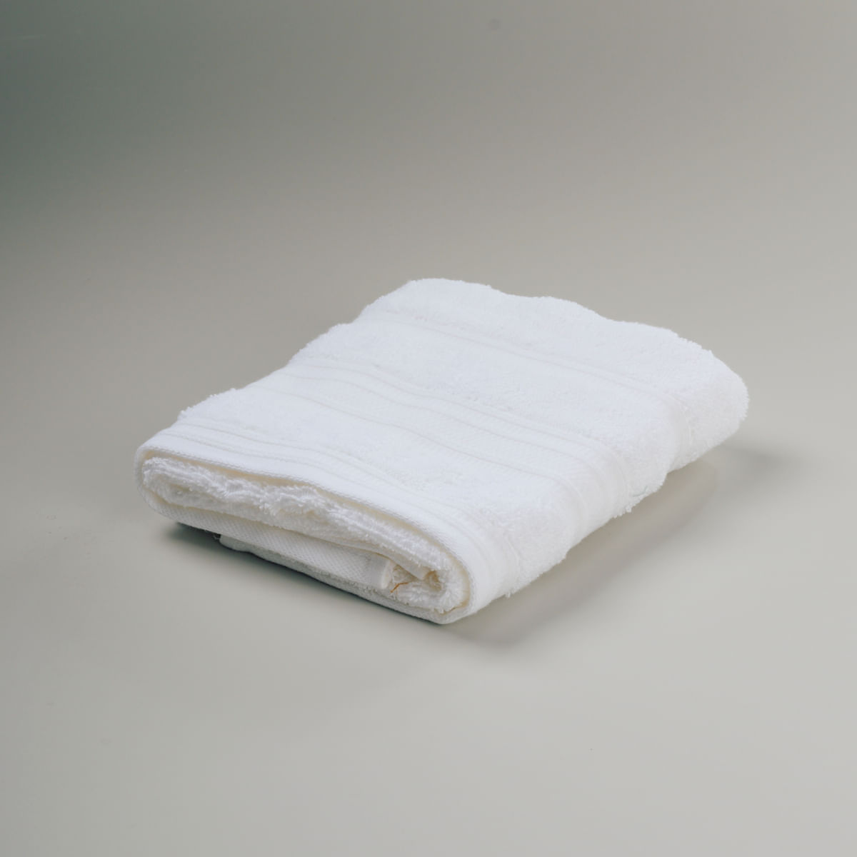 03-13-0082-Toalha-de-Rosto-Majestic-Branco