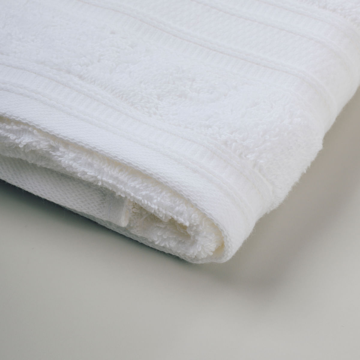 03-13-0082-Toalha-de-Rosto-Majestic-Branco