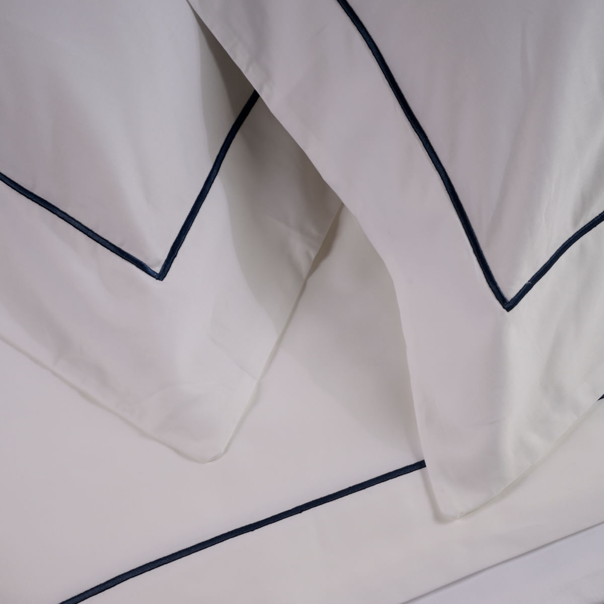 01-10-2027--Jogo-de-Lencol-Hotel-Design-Branco-Marinho