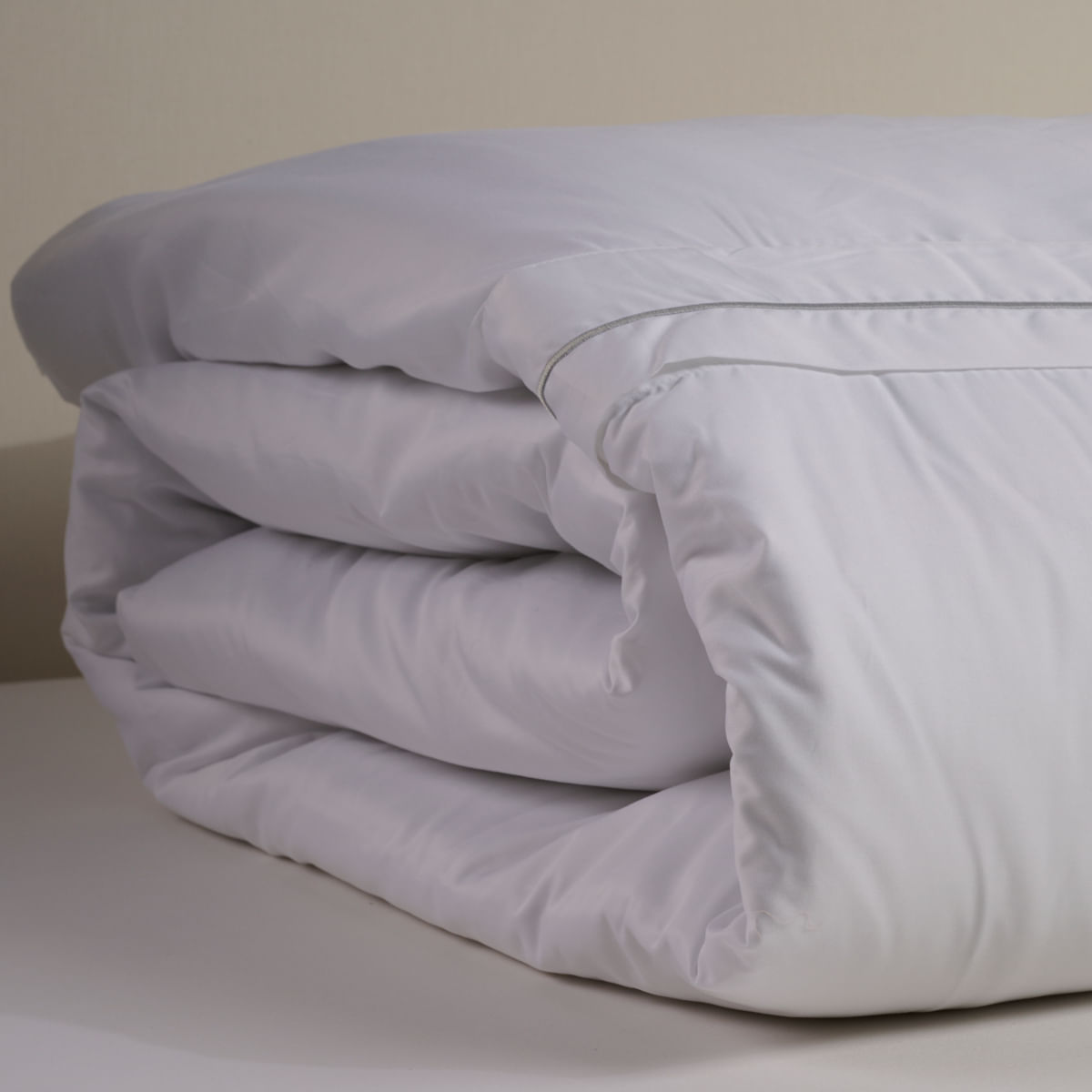 01-02-0707-Capa-de-Edredom-Hotel-Design-300-Fios-Branco-Prata-