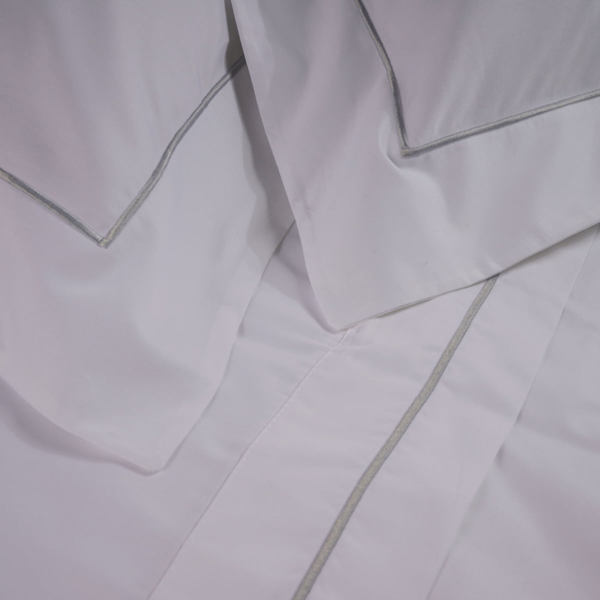 01-02-0707-Capa-de-Edredom-Hotel-Design-300-Fios-Branco-Prata-