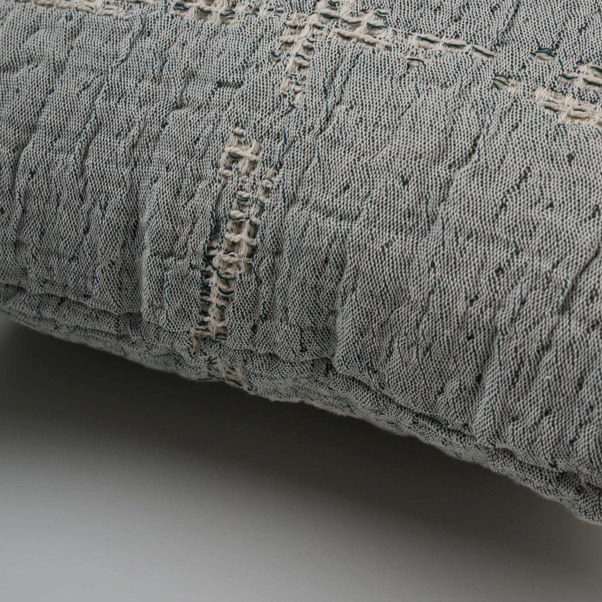 08-01-0389-Capa-de-Almofada-Campestre-Petroleo-