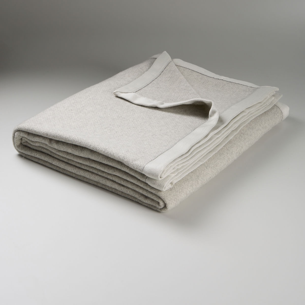 01-04-0059-Cobertor-Italiano-Letizia-Cinza-001