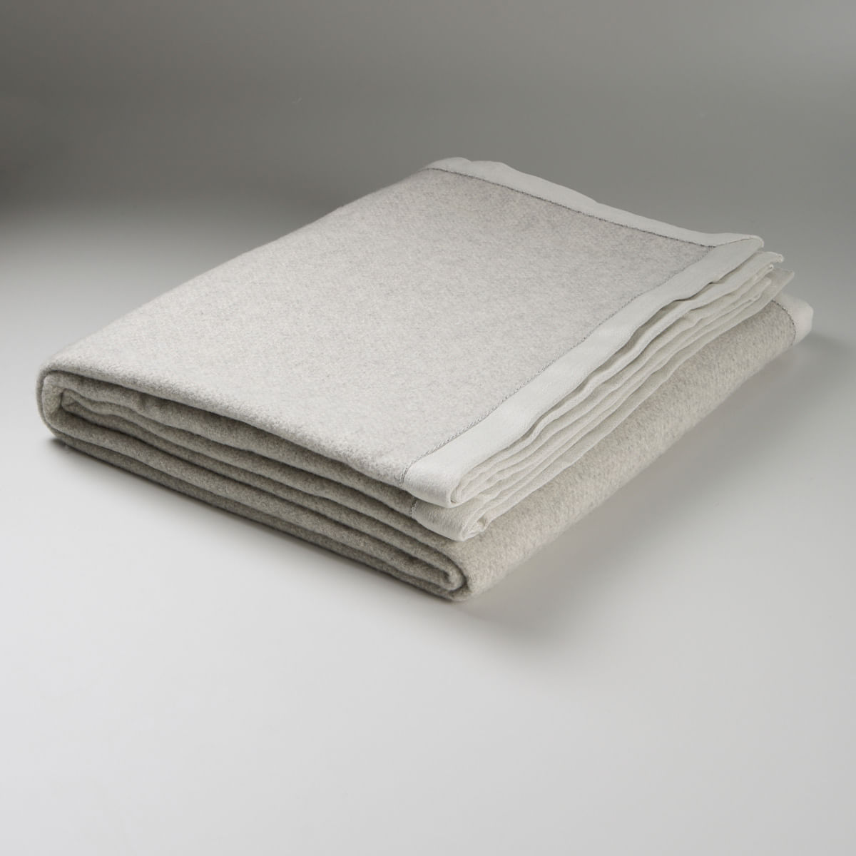 01-04-0059-Cobertor-Italiano-Letizia-Cinza-001