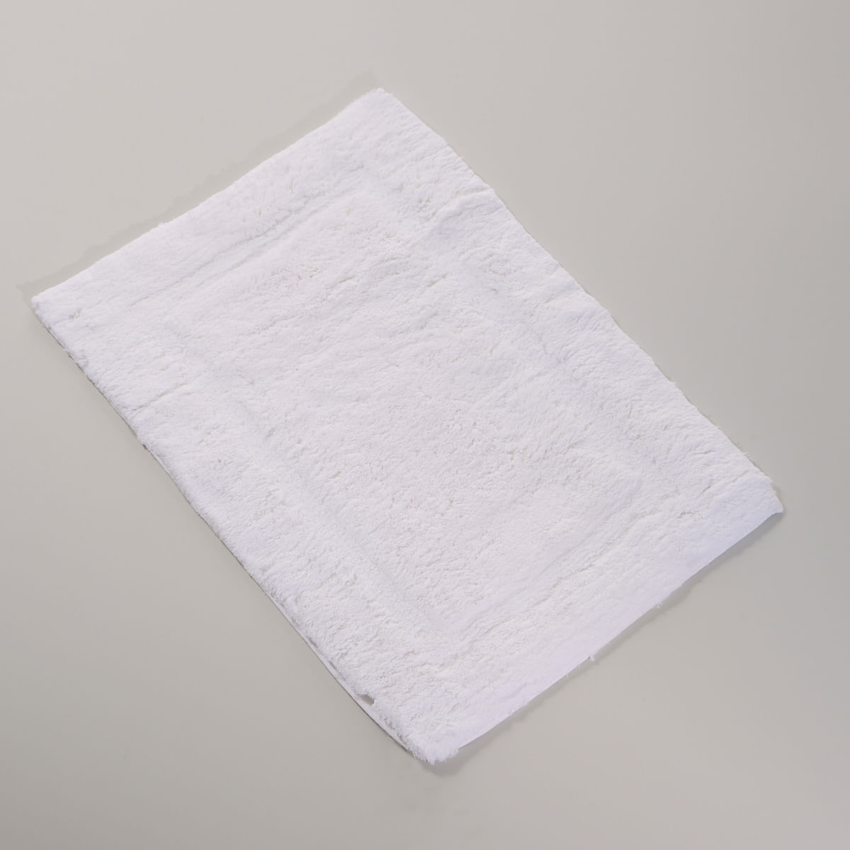 08-02-0011-Tapete-Luxury-Branco-001