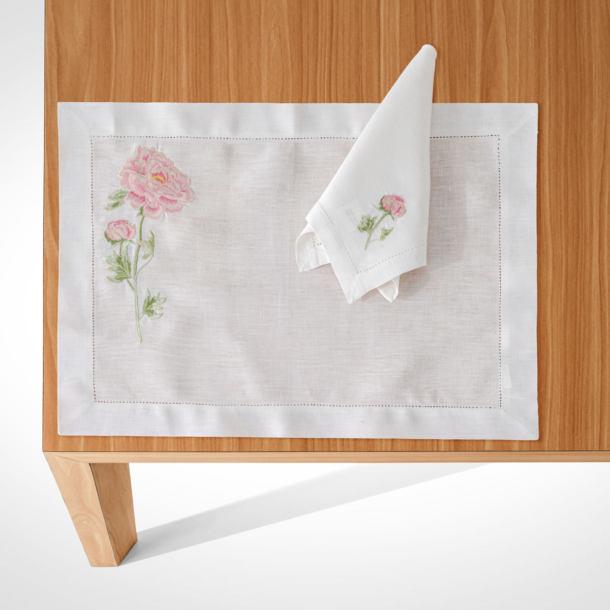 jogo-americano-bordado-rosa-de-maio