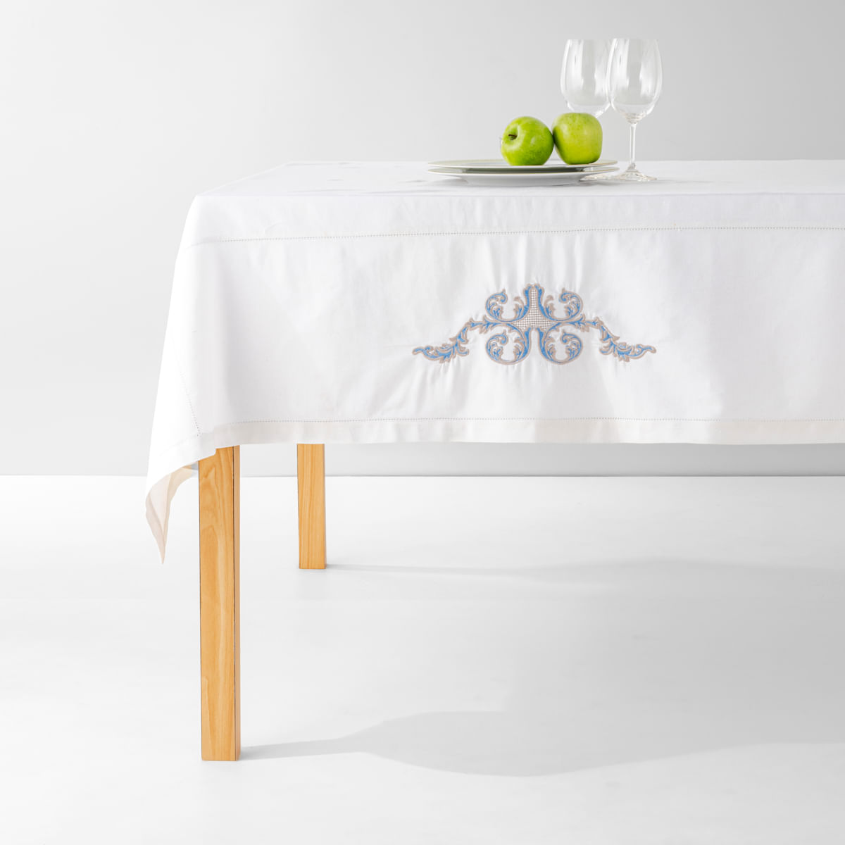 02-11-1166-Toalha-de-Mesa-Castel-Azul-Branco-001.jpg