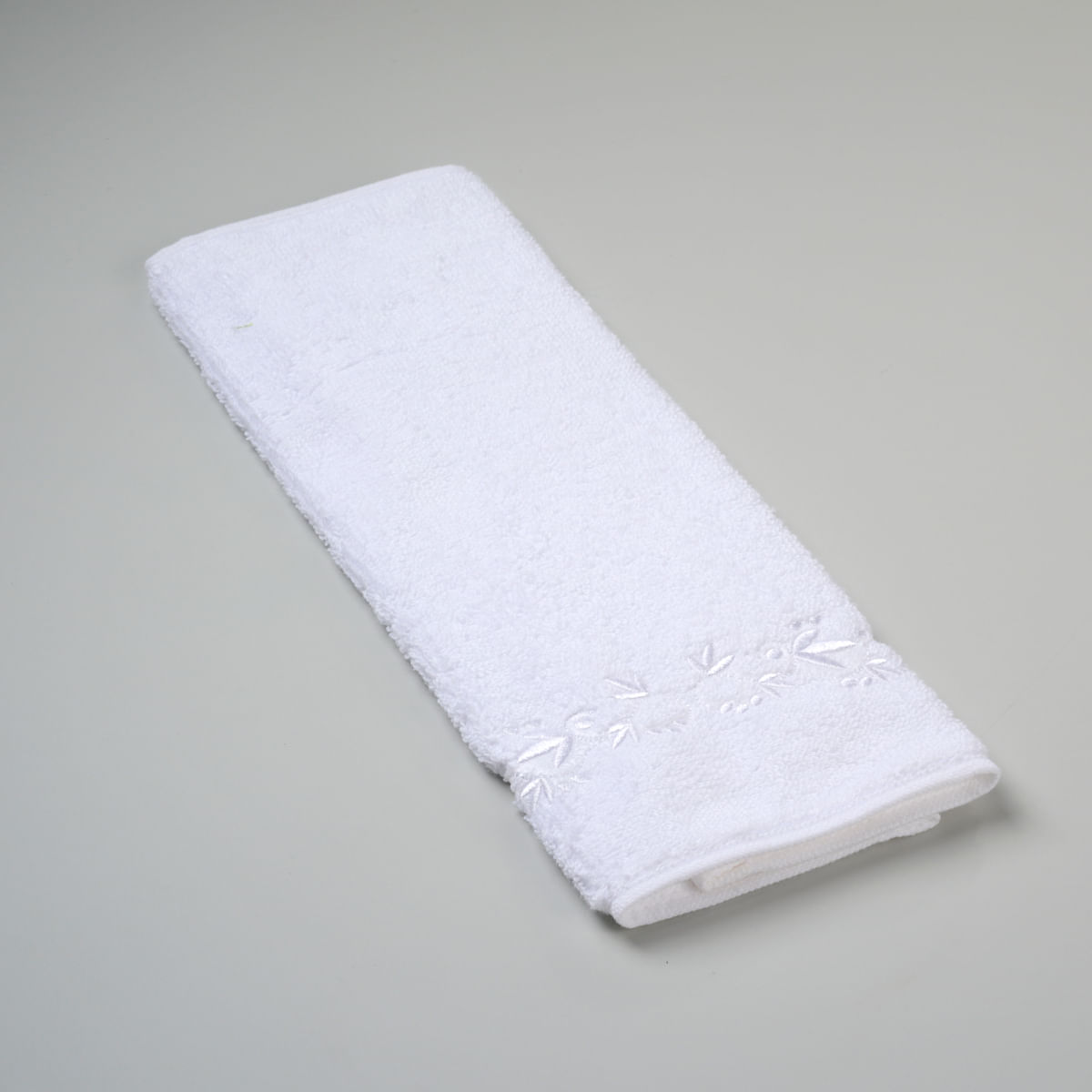 03-16-0004-Toalha-de-Visita-Folhas-Branco-Branco-001.jpg