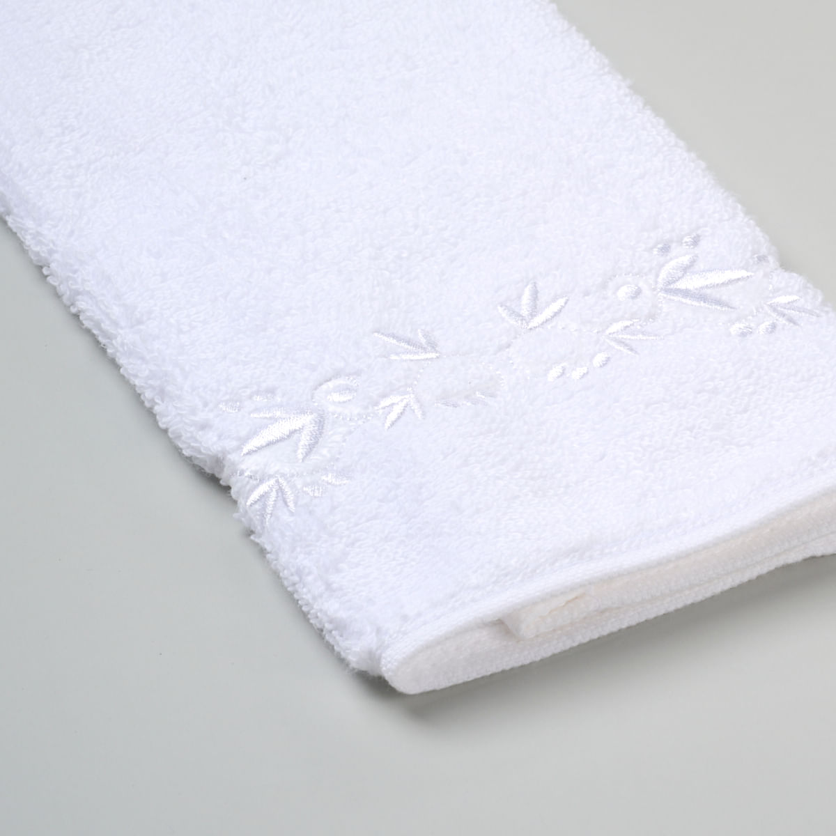 03-16-0004-Toalha-de-Visita-Folhas-Branco-Branco-002.jpg